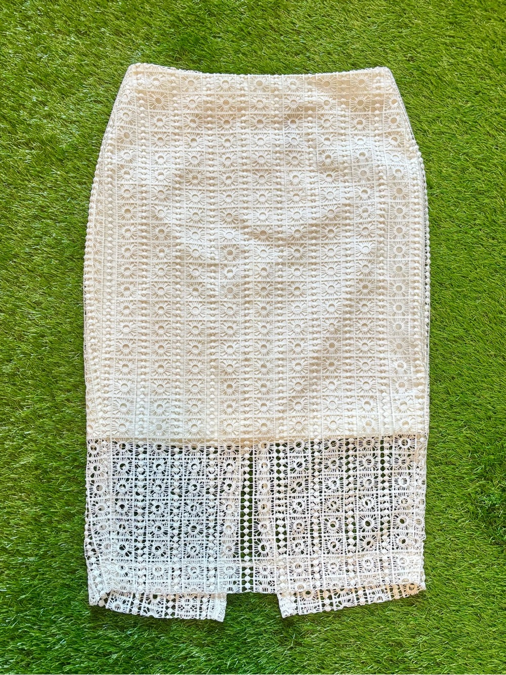 Park & Fifth Orpheum White Crochet Lace Midi Pencil Skirt NWT Size 8